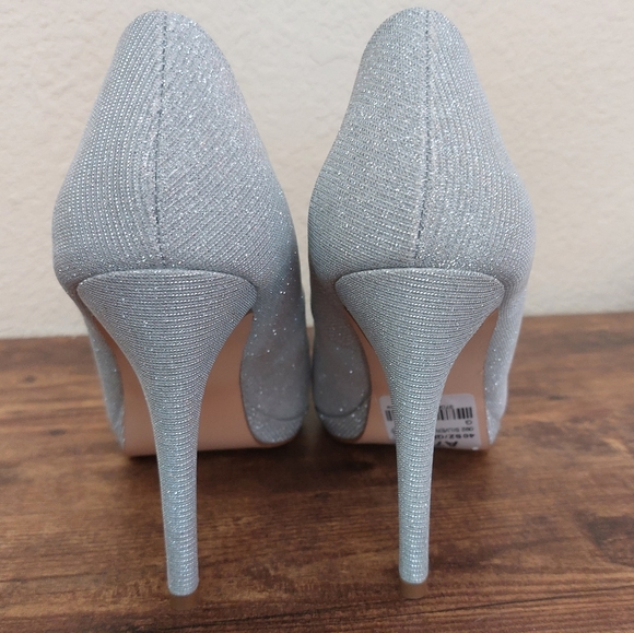 Silver sparkle Le Chateau Heels - Picture 3 of 4